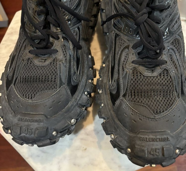 Balenciaga Bouncer Screw Defender Tire Sneaker