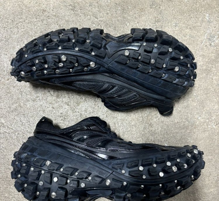 Balenciaga Bouncer Screw Defender Tire Sneaker