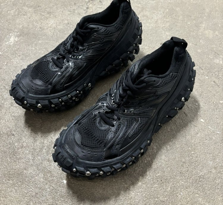 Balenciaga Bouncer Screw Defender Tire Sneaker