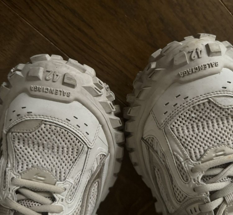 Balenciaga bouncer sneakers