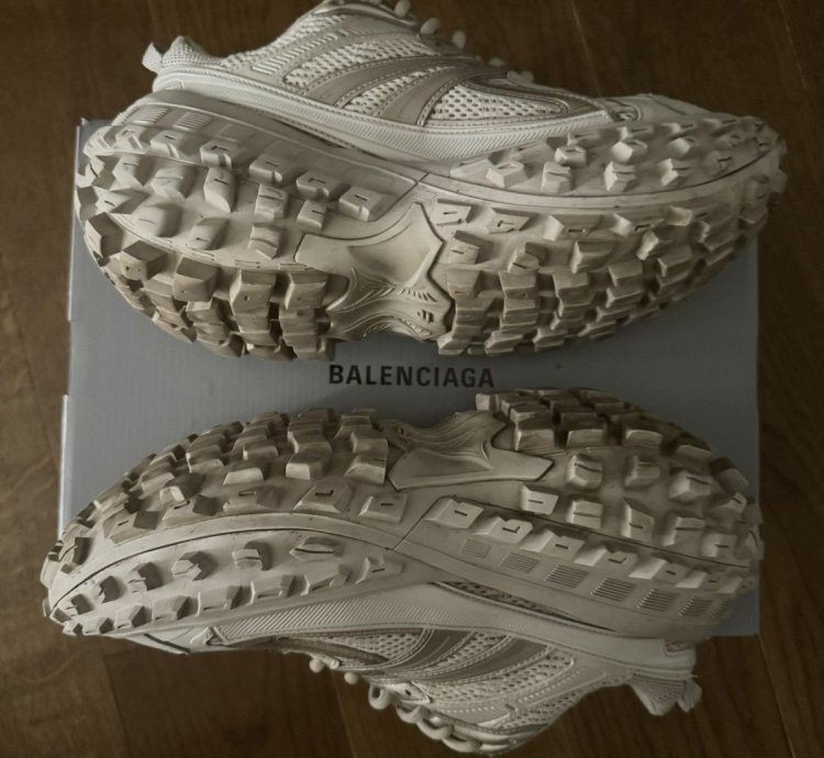 Balenciaga bouncer sneakers