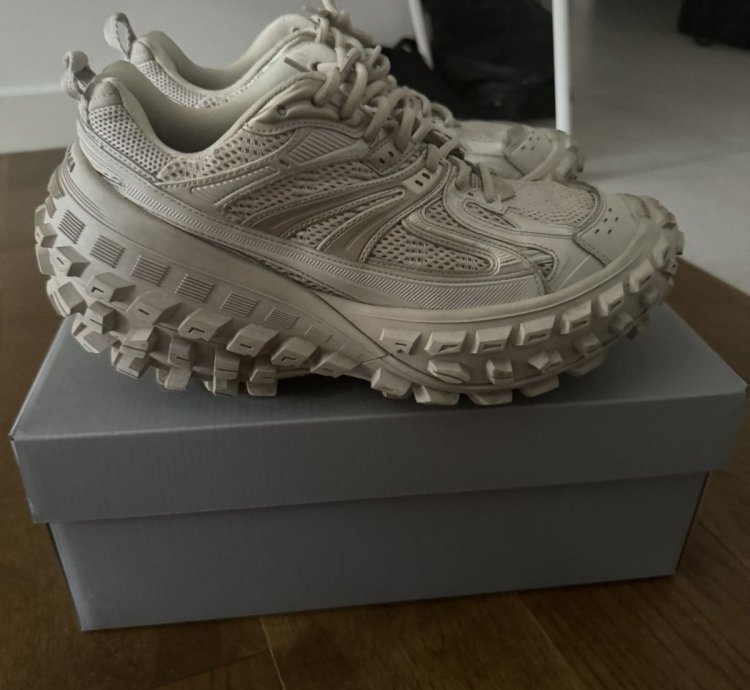 Balenciaga bouncer sneakers