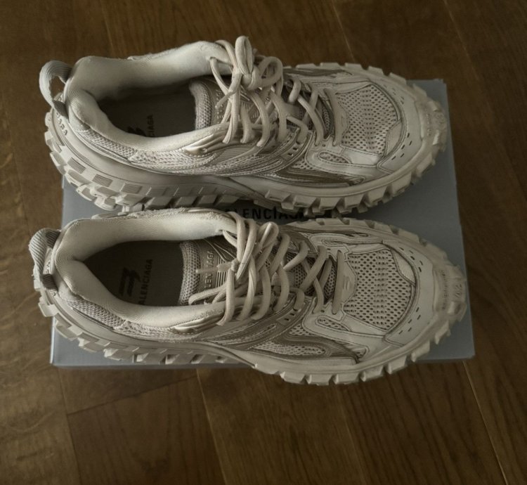 Balenciaga bouncer sneakers