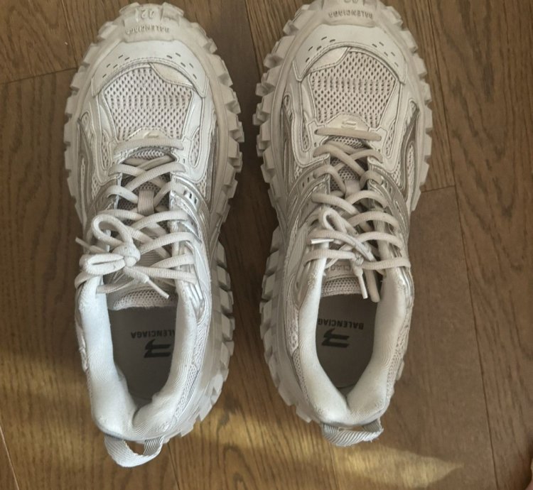 Balenciaga bouncer sneakers