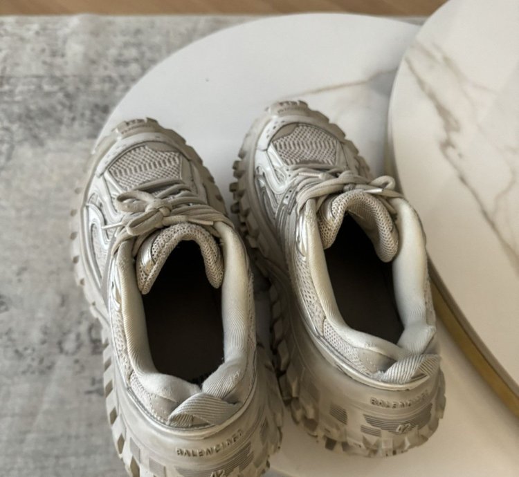 Balenciaga bouncer sneakers