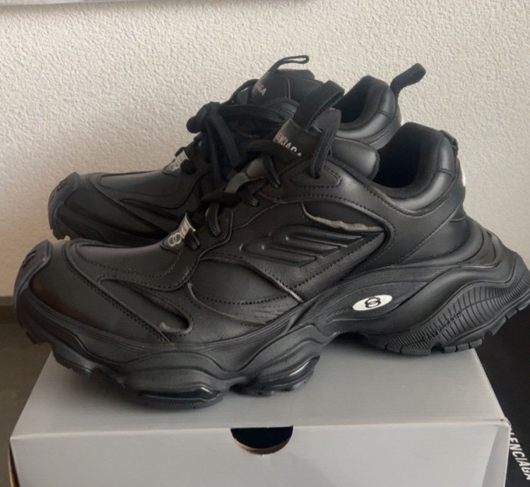 Balenciaga cargo
