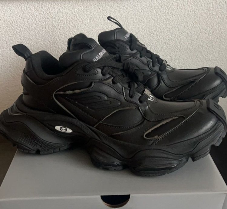 Balenciaga cargo