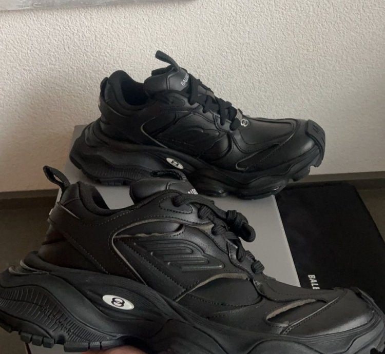 Balenciaga cargo