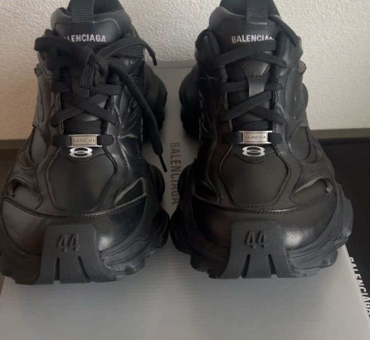 Balenciaga cargo