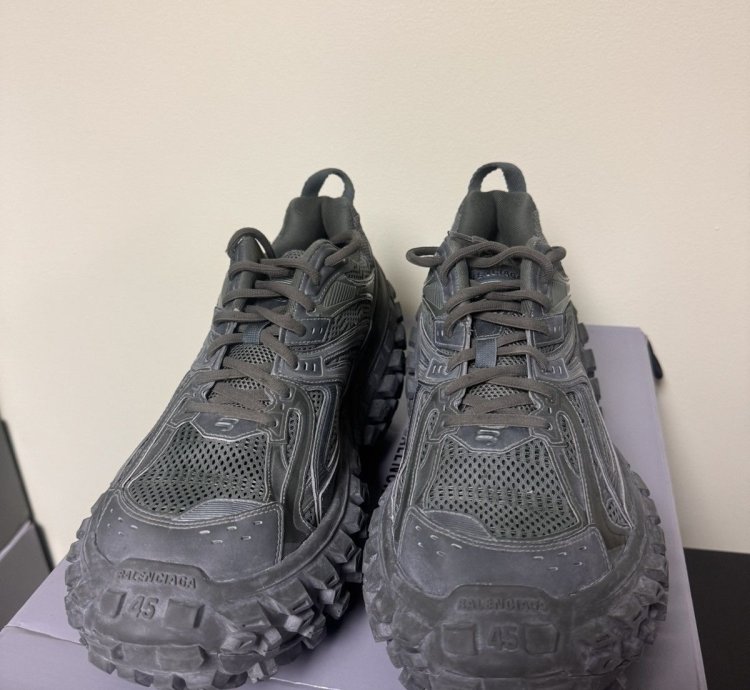 Balenciaga Defender Bounce Sneaker