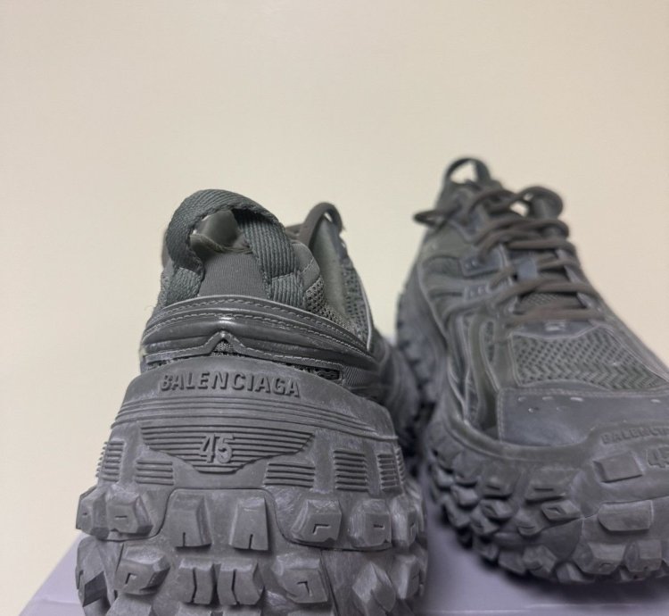 Balenciaga Defender Bounce Sneaker