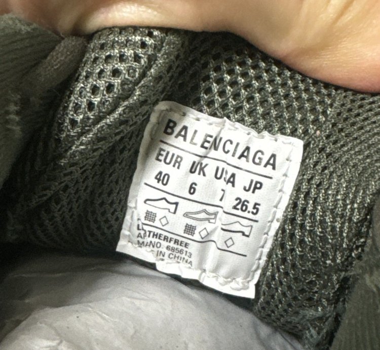 Balenciaga Defender Bounce Sneaker