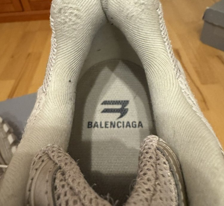 Balenciaga Defender Bouncer Beige