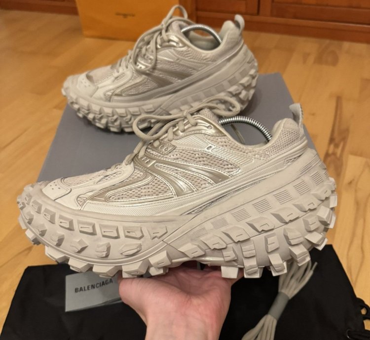 Balenciaga Defender Bouncer Beige