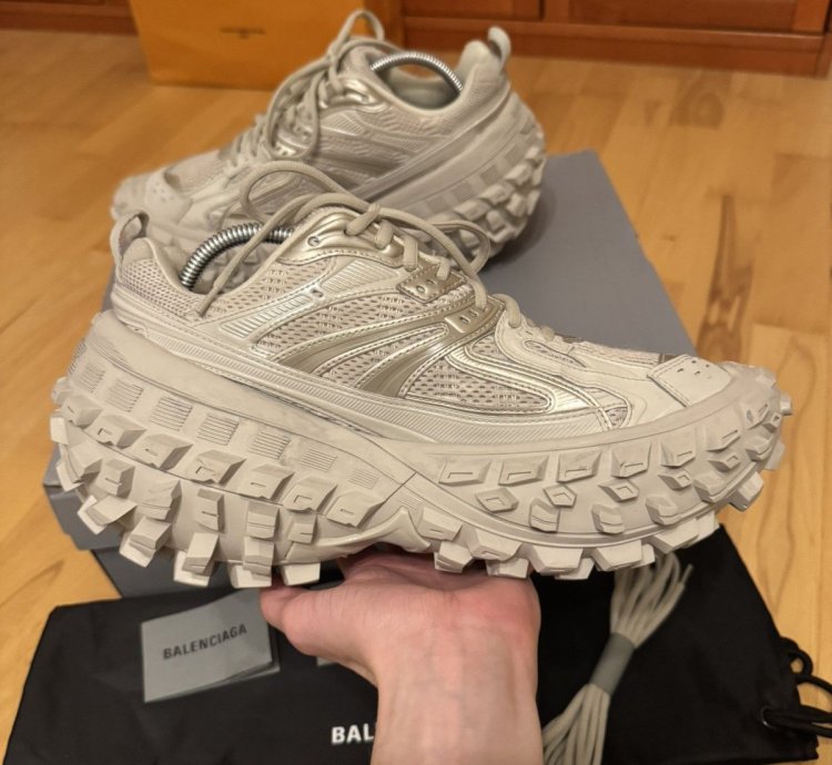 Balenciaga Defender Bouncer Beige