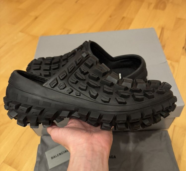 Balenciaga Defender Bouncer Mule Slippers Black