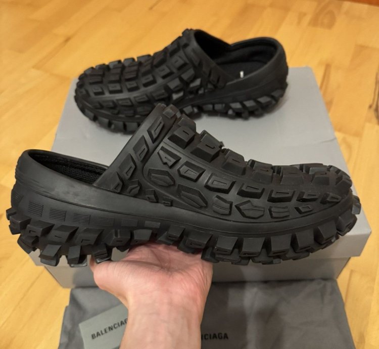 Balenciaga Defender Bouncer Mule Slippers Black