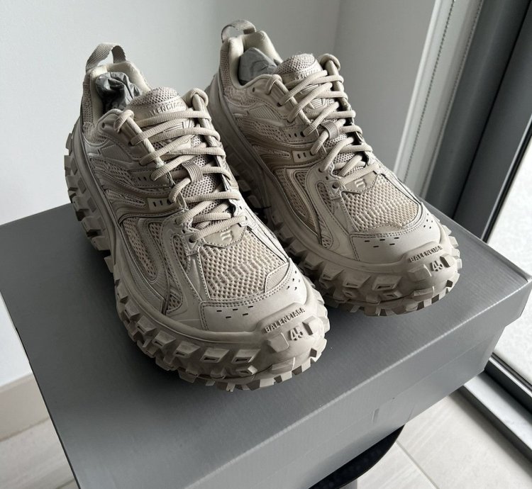 BALENCIAGA DEFENDER BOUNCER SNEAKER