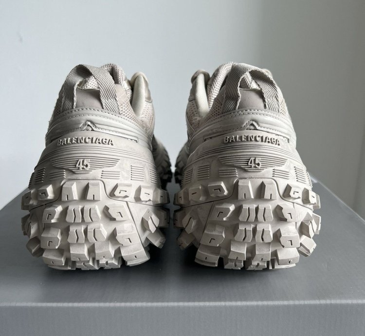 BALENCIAGA DEFENDER BOUNCER SNEAKER