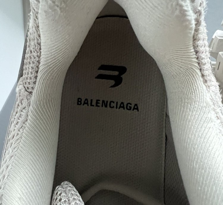 BALENCIAGA DEFENDER BOUNCER SNEAKER