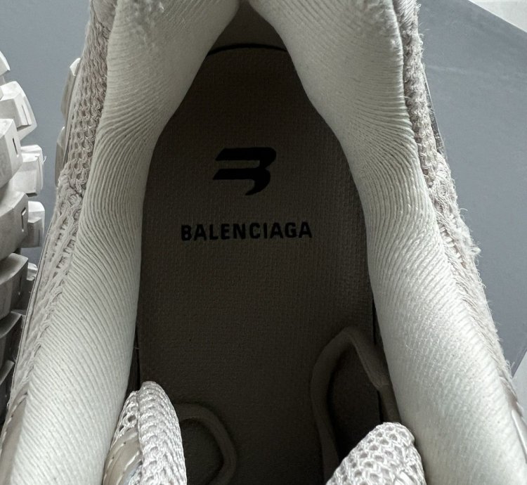 BALENCIAGA DEFENDER BOUNCER SNEAKER