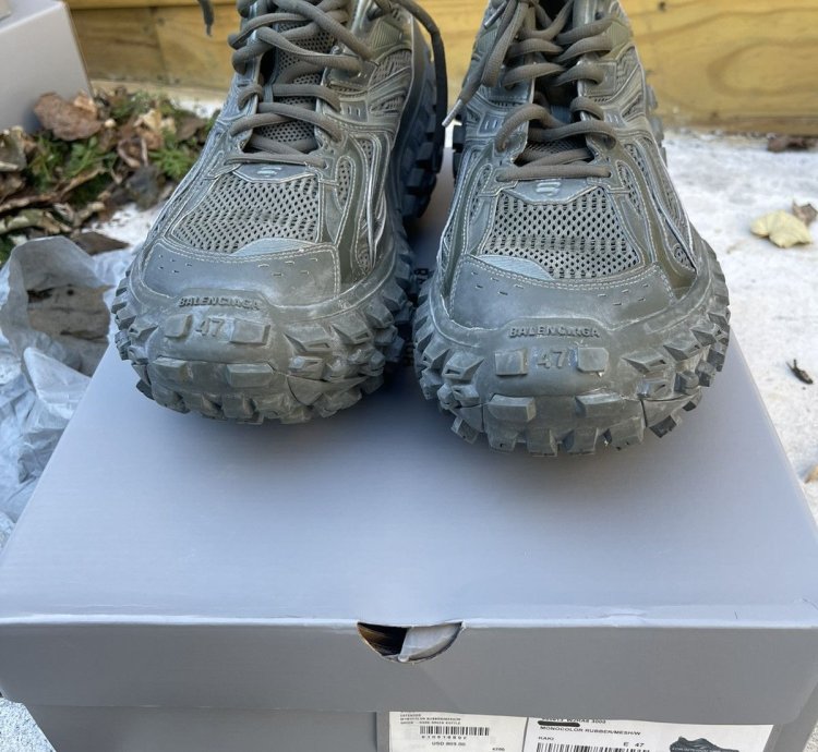 BALENCIAGA DEFENDERS