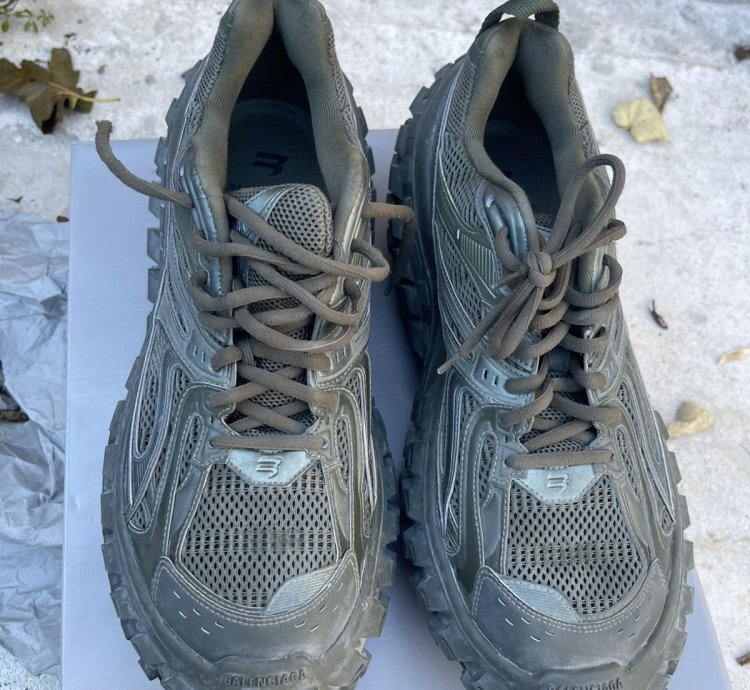 BALENCIAGA DEFENDERS
