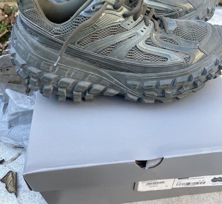 BALENCIAGA DEFENDERS