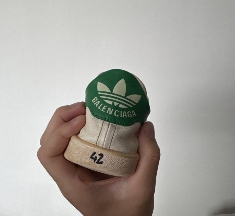 BALENCIAGA DISTRESSED STAN SMITH