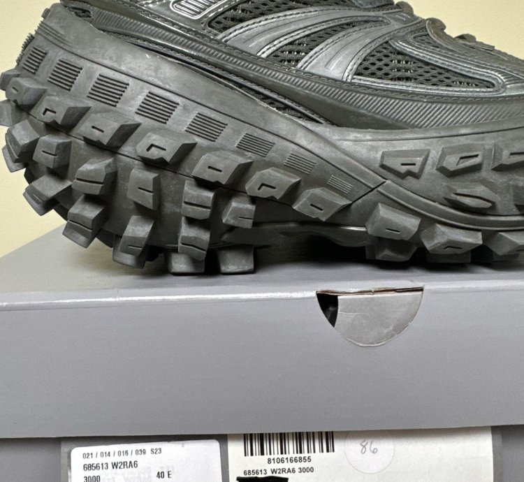 Balenciaga Green Defender Bounce Sneaker