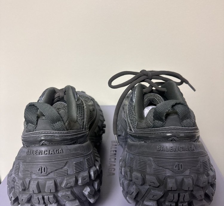 Balenciaga Green Defender Bounce Sneaker