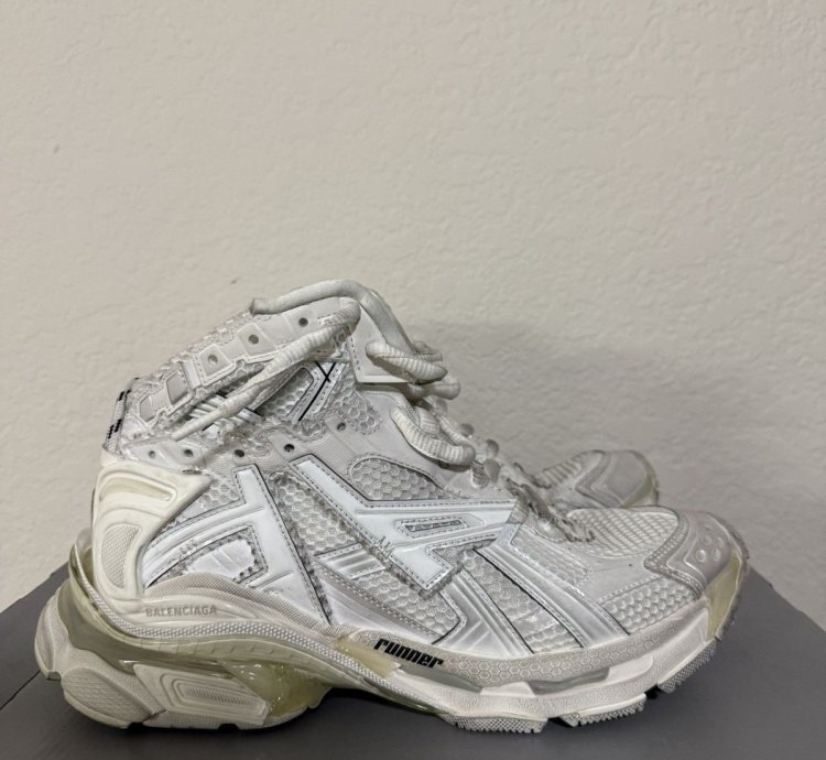 Balenciaga High Top Runner Sneaker White (43)