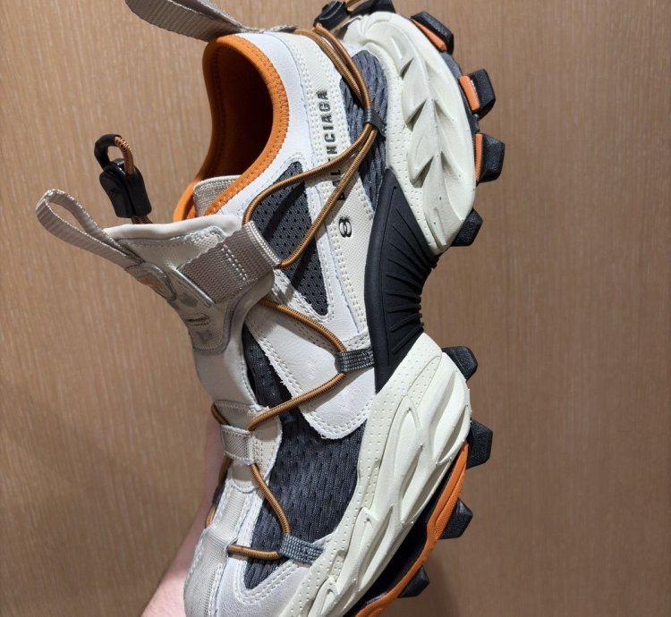 Balenciaga Hike Sneaker beige Runner Track 804921WHIKE2070