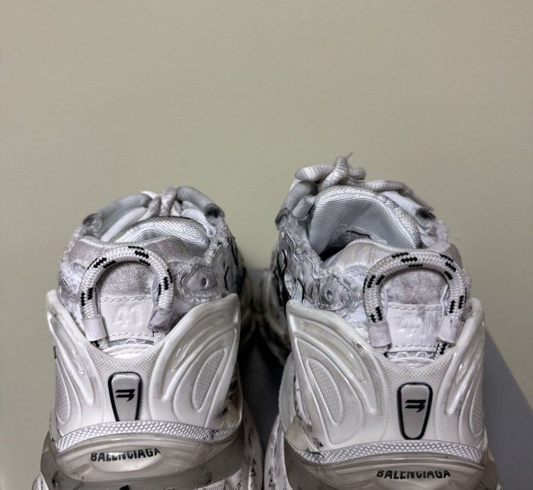 Balenciaga Low Top Runner Graffiti