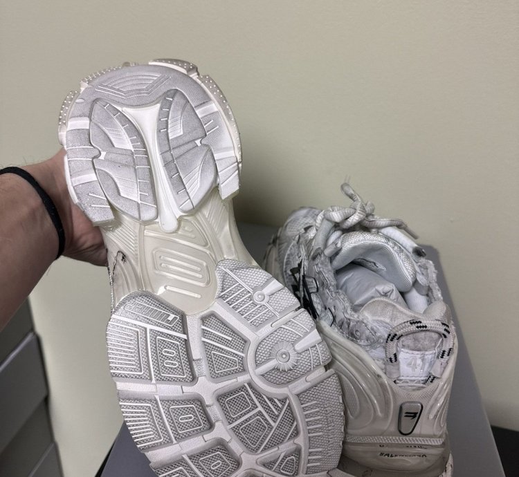 Balenciaga Low Top Runner Graffiti
