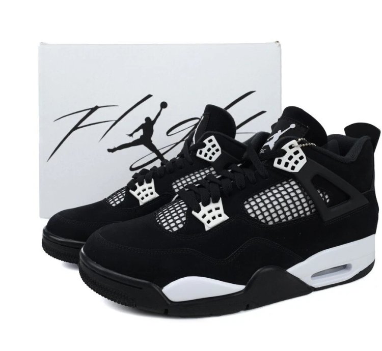 Air Jordan 4 Retro “White Thunder”