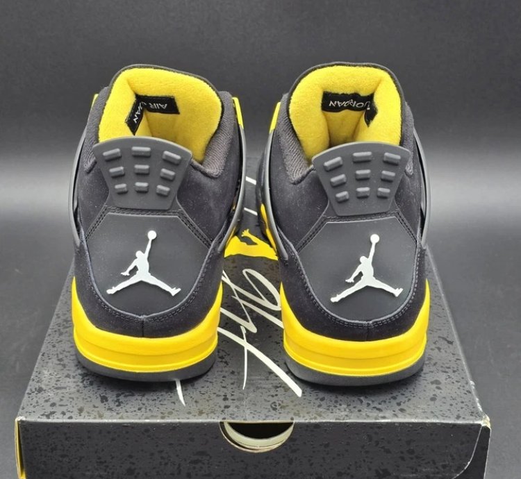 Jordan 4 Retro Thunder 2023. DH6927017