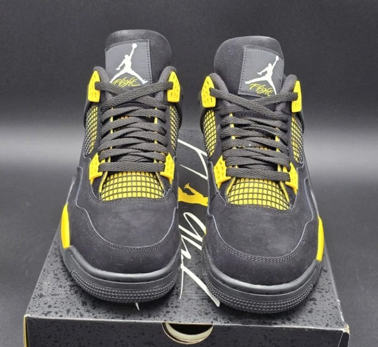 Jordan 4 Retro Thunder 2023. DH6927017