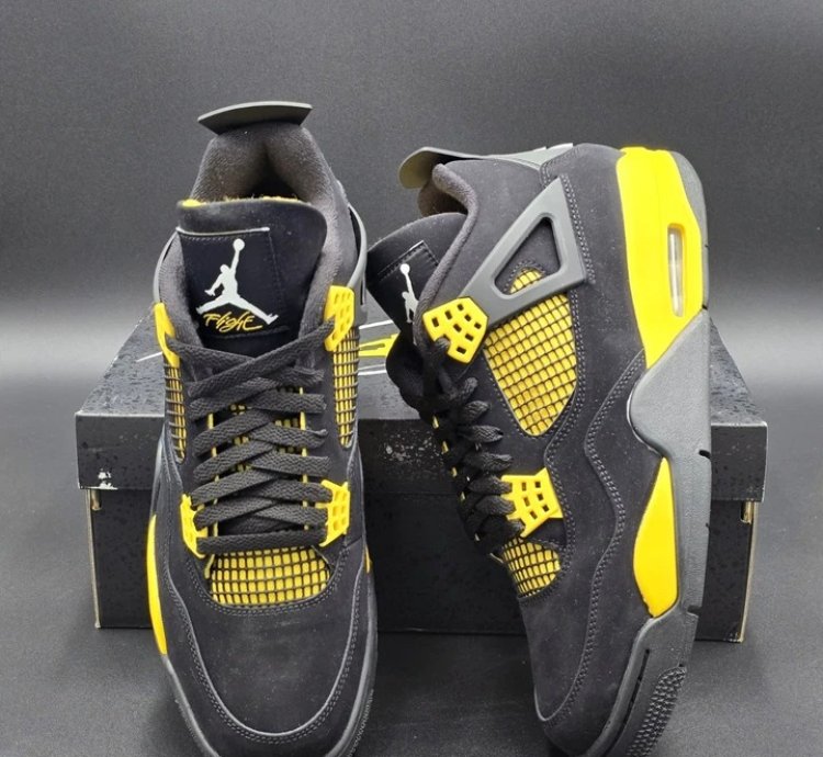 Jordan 4 Retro Thunder 2023. DH6927017
