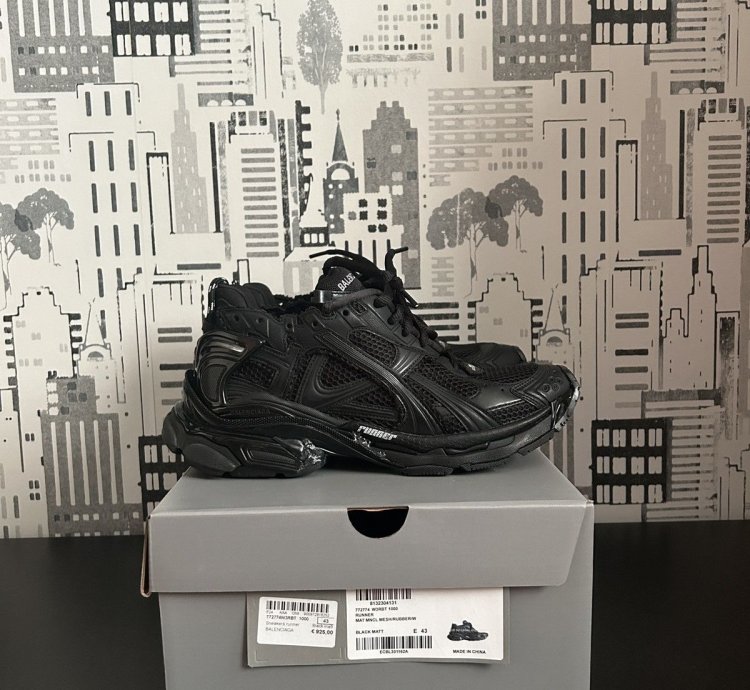 Balenciaga mat black runner