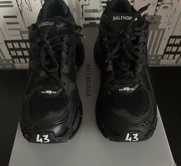 Balenciaga mat black runner