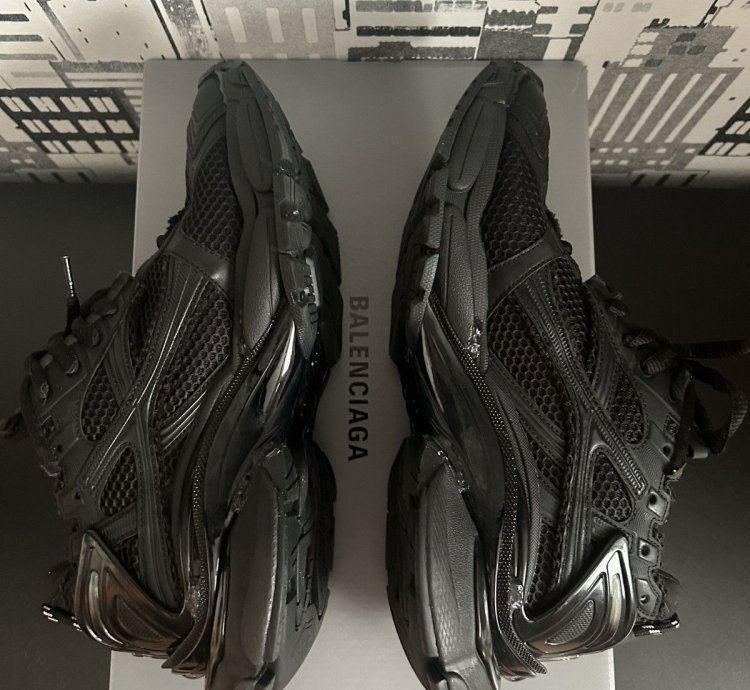 Balenciaga mat black runner