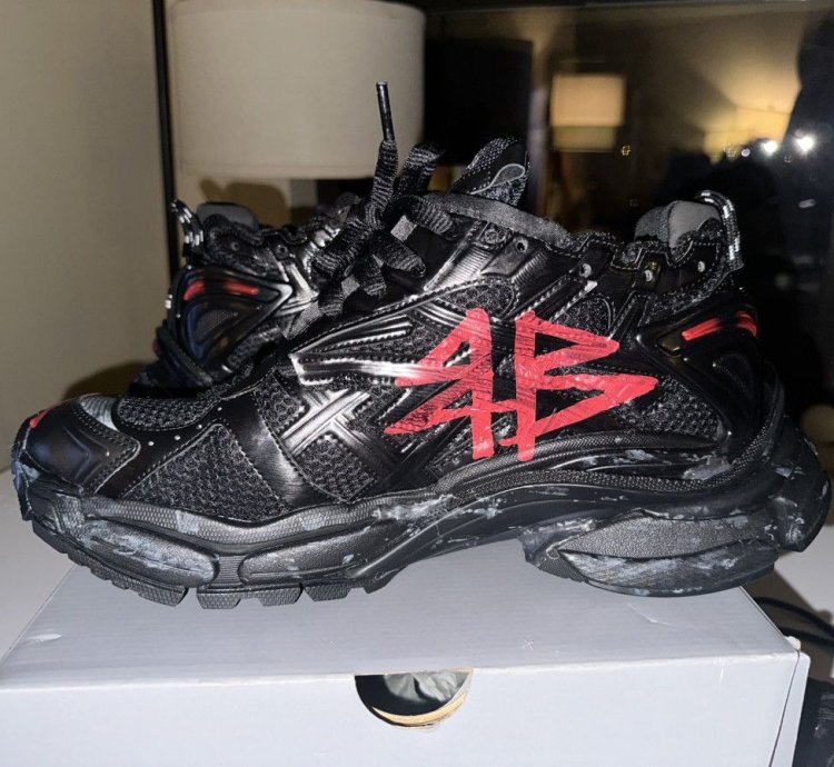 Balenciaga Men RUNNER GRAFFITI SNEAKER IN BLACK