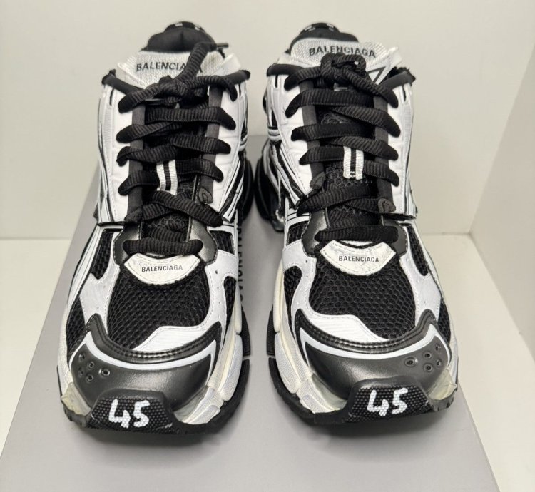 Balenciaga Men Runner Sneaker Black White Sz 12 US (45 EU)