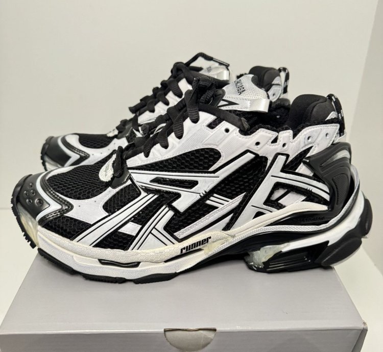 Balenciaga Men Runner Sneaker Black White Sz 12 US (45 EU)