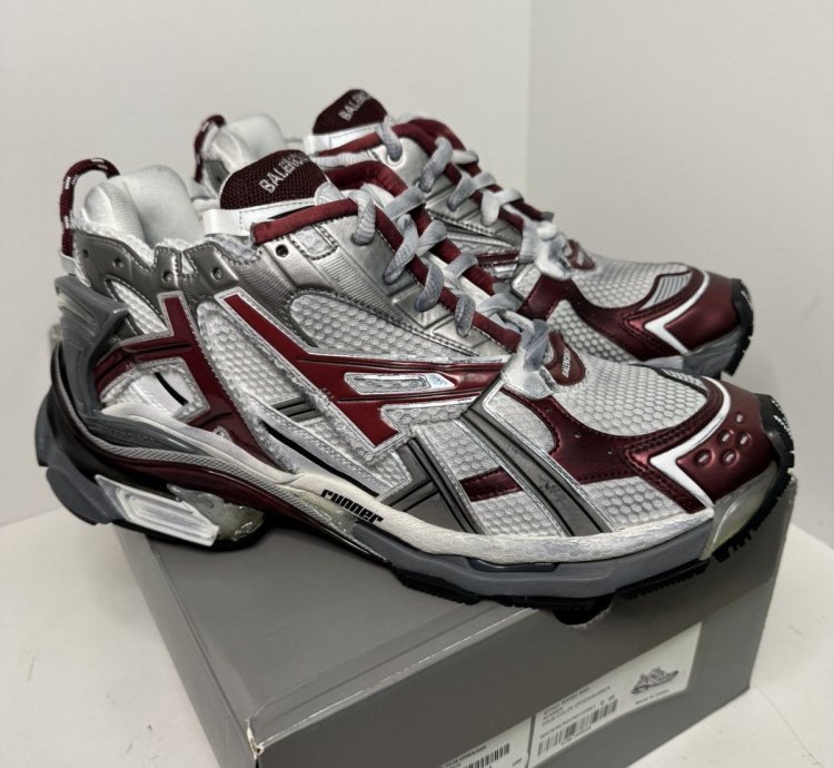 Balenciaga Men Runner Sneaker Burgundy Sz 13 US (46 EU)