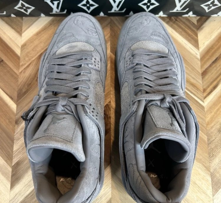 Jordan 4 Mid Mens Grey Kaws