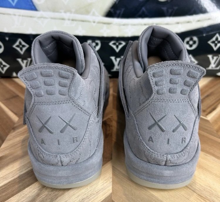 Jordan 4 Mid Mens Grey Kaws