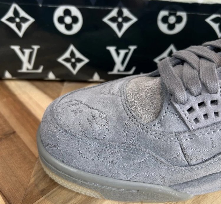 Jordan 4 Mid Mens Grey Kaws