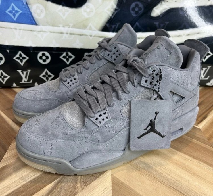 Jordan 4 Mid Mens Grey Kaws